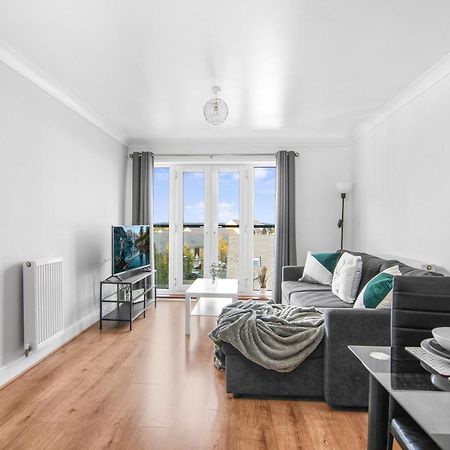 Onsitestays - Cosy 2-Bedroom Apartment With Free Parking, Wi-Fi & London Links Northfleet ภายนอก รูปภาพ
