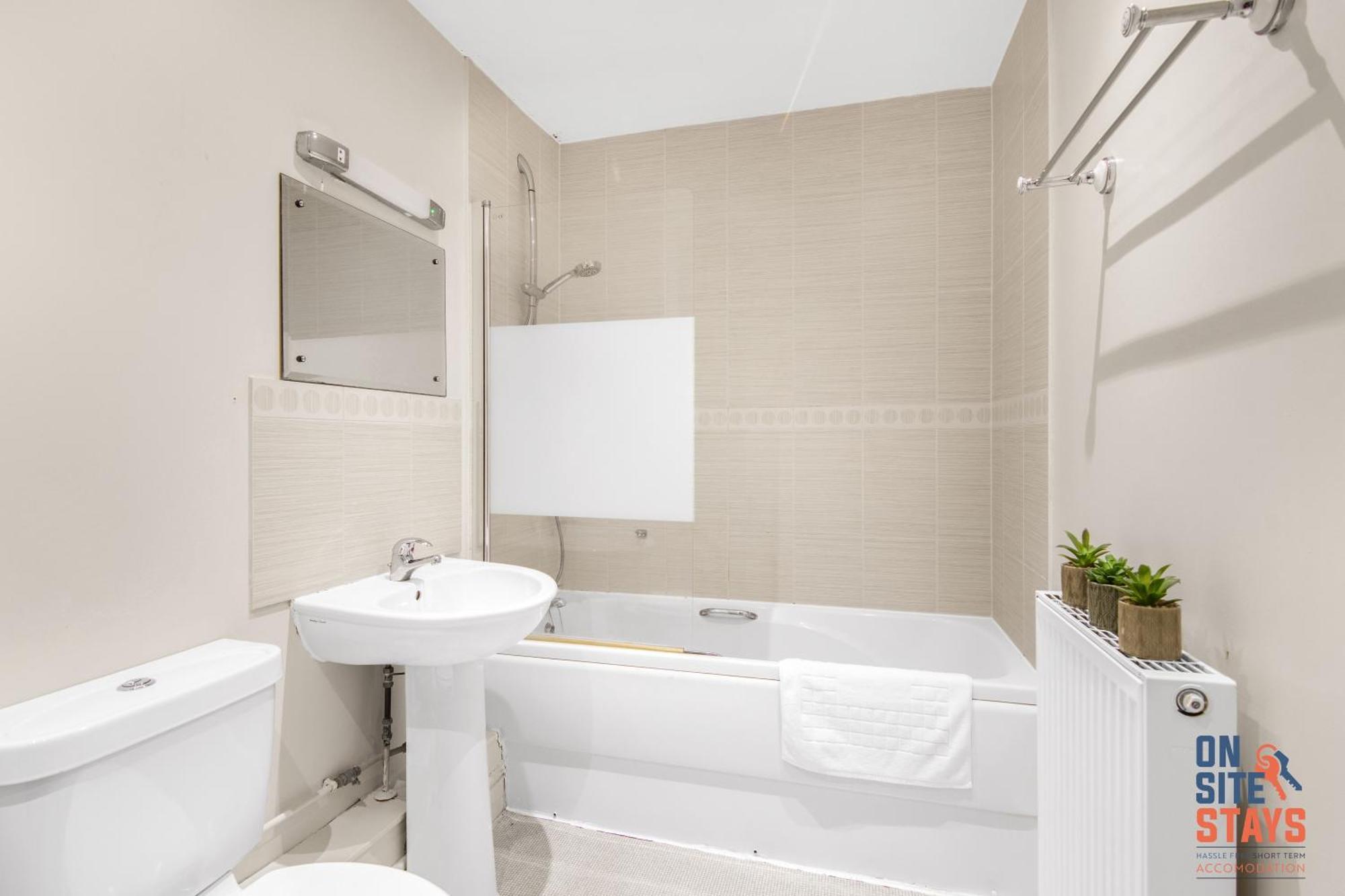 Onsitestays - Cosy 2-Bedroom Apartment With Free Parking, Wi-Fi & London Links Northfleet ภายนอก รูปภาพ
